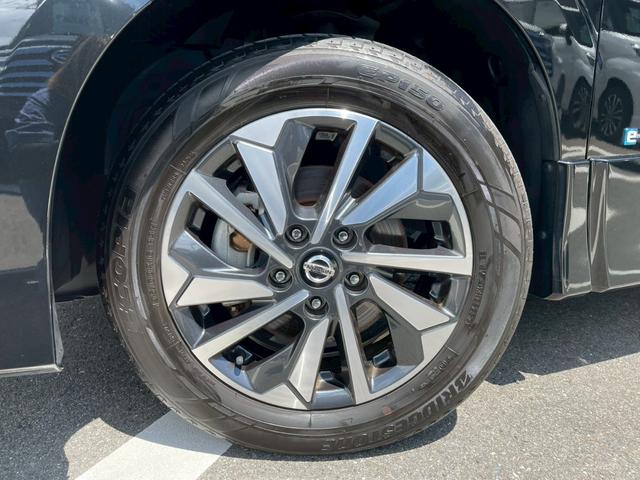 セレナ ｅ－パワー　ハイウェイスターＶ　禁煙車　全周囲カメラ　両側パワースライドドア　レーダークルーズコントロール　ＥＴＣ　後席モニター　１６インチ純正アルミホイール　前ドラレコ　ＬＥＤヘッドライト　オートハイビーム　３列シート（29枚目）