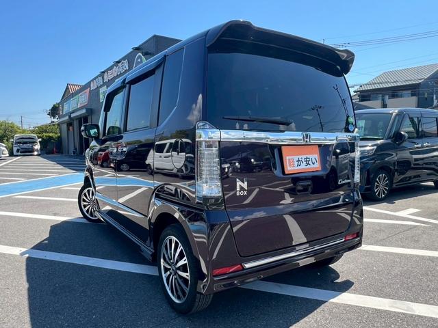 Ｎ－ＢＯＸカスタム Ｇ・ターボＬパッケージ　ハーフレザーシート　両側パワースライドドア　革巻きステアリング　バックカメラ　オートライト　メーカーＯＰナビ　フルフラットシート　前後ドラレコ　ＥＴＣ　ドアバイザー　純正１５インチアルミホイール（9枚目）