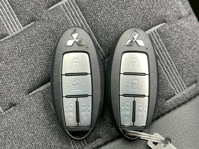 デリカミニ Ｔ　プレミアム　リミテッドエディション　１オーナー　パワースライドドア　定期点検記録簿　禁煙車　ＬＥＤヘッドランプシートヒーター　オートライト　オートマチックハイビーム　スマートキーキーレス　盗難防止装置　全周囲カメラ（11枚目）