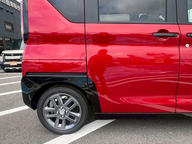 デリカミニ Ｇ　プレミアム　リミテッドエディション　両側電動スライドドア　シートヒーター　全周囲カメラ　純正アルミホイール　ルーフレール　ワンオーナー　登録届け出済み未使用車　定期点検記録簿　ヒルディセントコントロール　リアサーキュレーター（8枚目）