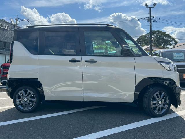 デリカミニ Ｇ　プレミアム　リミテッドエディション　１オーナー　パワースライドドア　禁煙車　ＬＥＤヘッドランプ　シートヒーター　オートマチックハイビーム　フォグランプ　バックカメラ　リアビュー付モニター　本革巻ステアリング　ハーフレザーシート（9枚目）