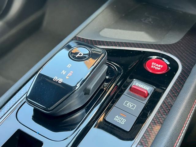 オーラ ニスモ　全周囲カメラ　禁煙車　ドラレコ　レーダークルーズコントロール　ＬＥＤヘッドランプ　フロントフォグランプ　デジタルルームミラー　電動パーキングブレーキ　オートライト　ＥＴＣ　ブラインドスポットモニター（8枚目）