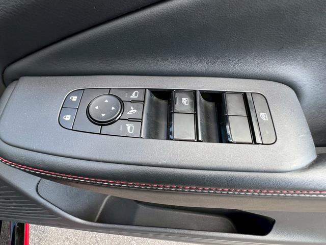 オーラ ニスモ　全周囲カメラ　禁煙車　ドラレコ　レーダークルーズコントロール　ＬＥＤヘッドランプ　フロントフォグランプ　デジタルルームミラー　電動パーキングブレーキ　オートライト　ＥＴＣ　ブラインドスポットモニター（12枚目）