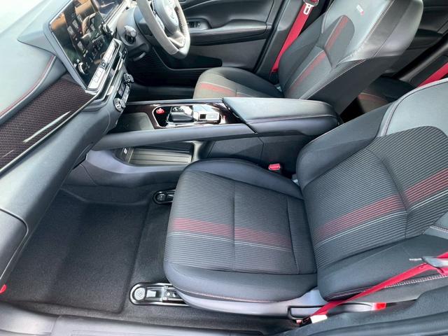 オーラ ニスモ　全周囲カメラ　禁煙車　ドラレコ　レーダークルーズコントロール　ＬＥＤヘッドランプ　フロントフォグランプ　デジタルルームミラー　電動パーキングブレーキ　オートライト　ＥＴＣ　ブラインドスポットモニター（15枚目）
