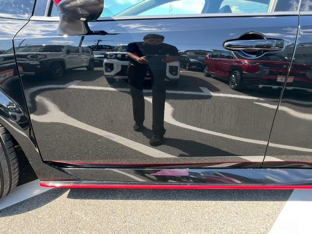 オーラ ニスモ　全周囲カメラ　禁煙車　ドラレコ　レーダークルーズコントロール　ＬＥＤヘッドランプ　フロントフォグランプ　デジタルルームミラー　電動パーキングブレーキ　オートライト　ＥＴＣ　ブラインドスポットモニター（34枚目）