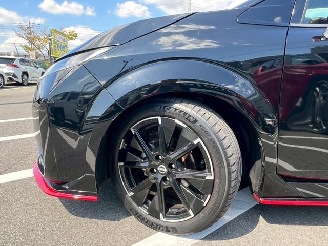 オーラ ニスモ　全周囲カメラ　禁煙車　ドラレコ　レーダークルーズコントロール　ＬＥＤヘッドランプ　フロントフォグランプ　デジタルルームミラー　電動パーキングブレーキ　オートライト　ＥＴＣ　ブラインドスポットモニター（80枚目）