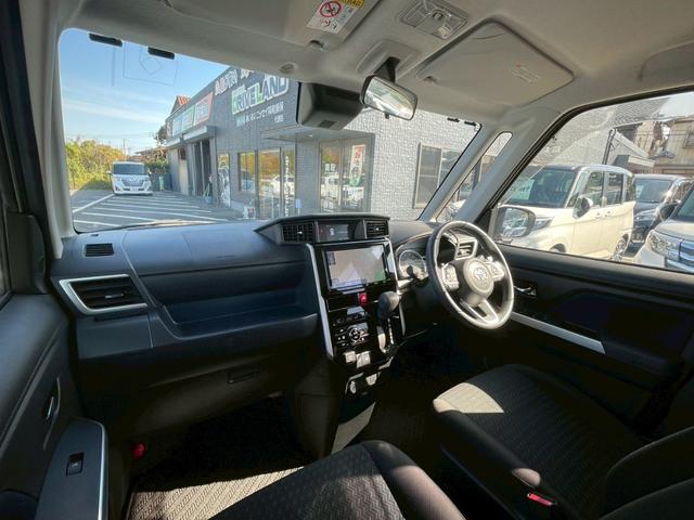 ルーミー カスタムＧ　禁煙　障害物センサー　ワンオーナー　両側電動スライドドア　バックカメラ　純正ナビ　フルセグＴＶ　ＥＴＣ　レーダークルーズコントロール　スマートキー　フラットシート　純正アルミホイール　ドアバイザー（2枚目）