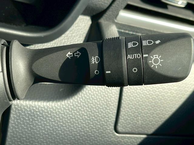 ルーミー カスタムＧ　禁煙　障害物センサー　ワンオーナー　両側電動スライドドア　バックカメラ　純正ナビ　フルセグＴＶ　ＥＴＣ　レーダークルーズコントロール　スマートキー　フラットシート　純正アルミホイール　ドアバイザー（13枚目）