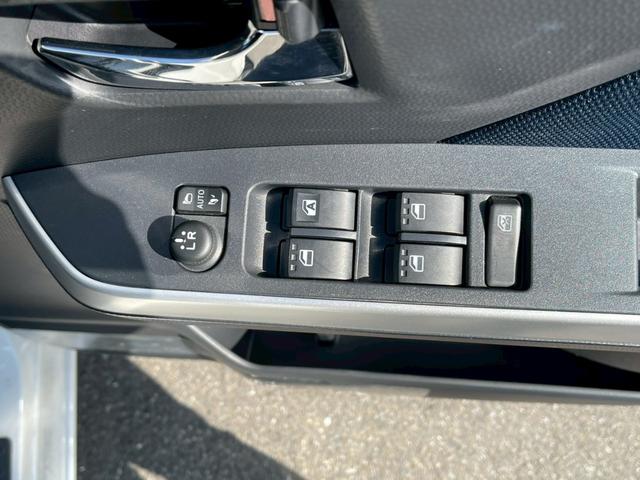 ルーミー カスタムＧ　禁煙　障害物センサー　ワンオーナー　両側電動スライドドア　バックカメラ　純正ナビ　フルセグＴＶ　ＥＴＣ　レーダークルーズコントロール　スマートキー　フラットシート　純正アルミホイール　ドアバイザー（23枚目）