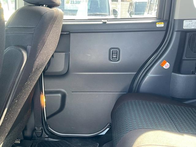 ルーミー カスタムＧ　禁煙　障害物センサー　ワンオーナー　両側電動スライドドア　バックカメラ　純正ナビ　フルセグＴＶ　ＥＴＣ　レーダークルーズコントロール　スマートキー　フラットシート　純正アルミホイール　ドアバイザー（37枚目）