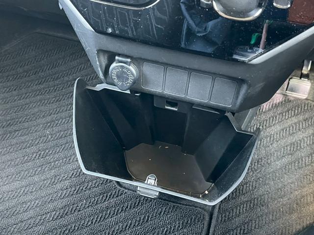 トール カスタムＧ　ターボ　ＳＡＩＩＩ　両側電動スライドドア　バックカメラ　レ－ダークルーズコントロール　衝突軽減ブレーキ　ＬＥＤヘッドランプ　オートハイビーム　禁煙車　純正１５インチアルミ　スマートキー　電動パーキングブレーキ（32枚目）