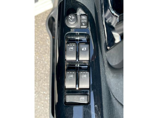 ムーヴキャンバス Ｘブラックインテリアリミテッド　ＳＡＩＩＩ　全周囲カメラ　ワンオーナー　禁煙車　両側電動スライドドア　フルセグＴＶ　レーンアシスト　１０インチＤオーディオ　スマートキー　ベンチシート　純正１４インチアルミホイール　フロントフォグランプ（17枚目）