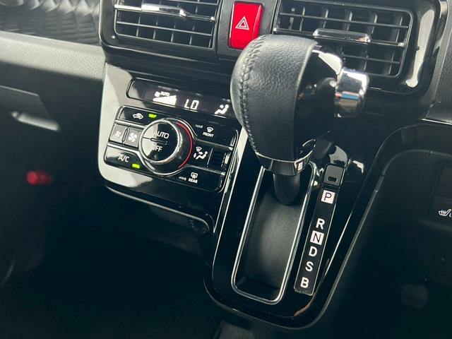 タント カスタムＲＳスタイルセレクション　両側パワースライドドア　クルーズコントロール　シートヒーター　ＥＴＣ　ドライブレコーダー　バックカメラ　フルセグＴＶ　バックカメラ　サイドバイザー　オートライト　禁煙車　純正ＡＷ　フロントフォグランプ（12枚目）