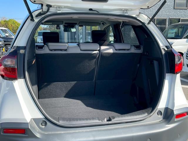 フィット e:HEVクロスター 障害物センサー 禁煙車 レーンアシスト レーダークルーズコントロール 前後ドラレコ ETC 9インチナビ スマートキー フラットシート LEDヘッドランプ 純正16インチアルミホイール バックカメラ(17枚目)