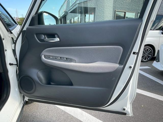 フィット e:HEVクロスター 障害物センサー 禁煙車 レーンアシスト レーダークルーズコントロール 前後ドラレコ ETC 9インチナビ スマートキー フラットシート LEDヘッドランプ 純正16インチアルミホイール バックカメラ(63枚目)