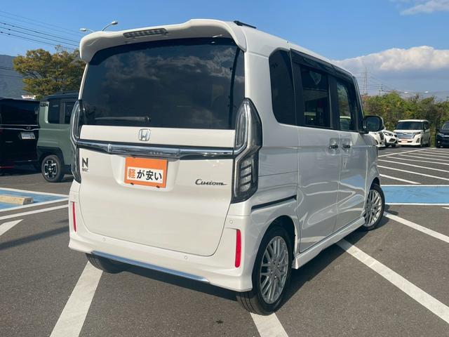 Ｎ－ＢＯＸカスタム Ｌターボ　両側電動スライドドア　アダプティブクルーズコントロール　バックカメラ　オートライト　シートヒーター　アルミホイール　チップアップシート　ＬＥＤヘッドライト　定期点検記録簿　禁煙車　フォグランプ（4枚目）