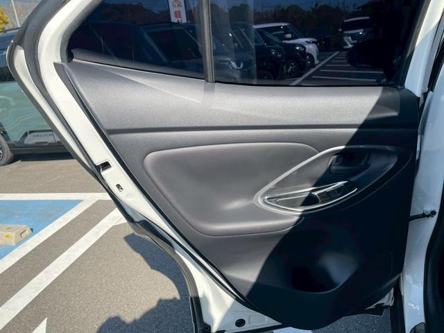 ヤリスクロス ハイブリッドＺ　全周囲カメラ　モデリスタエアロ　禁煙車　フルセグＴＶ　レーダークルーズコントロール　シートヒーター　前後ドラレコ　ＥＴＣ　スマートキー　ハーフレザー　パワーシート　フラットシート　１８インチアルミ（36枚目）