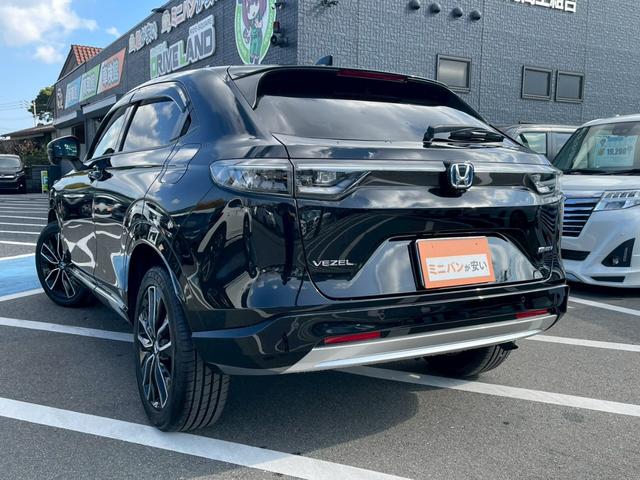 ヴェゼル ｅ：ＨＥＶ　Ｚ　禁煙車　ＢＳＭ　障害物センサー　全周囲カメラ　フルセグＴＶ　純正９インチナビ　シートヒーター　前後ドラレコ　ＥＴＣ　スマートキー　ハーフレザーシート　電動リアゲート　フロントフォグランプ　純正アルミ（3枚目）