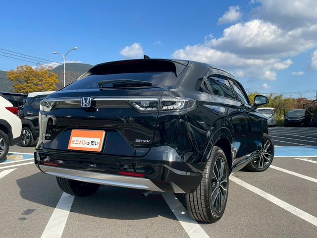 ヴェゼル ｅ：ＨＥＶ　Ｚ　禁煙車　ＢＳＭ　障害物センサー　全周囲カメラ　フルセグＴＶ　純正９インチナビ　シートヒーター　前後ドラレコ　ＥＴＣ　スマートキー　ハーフレザーシート　電動リアゲート　フロントフォグランプ　純正アルミ（7枚目）