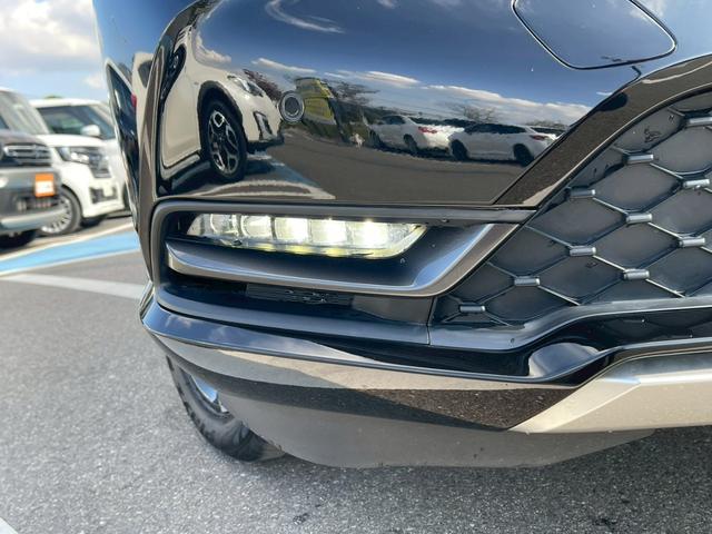 ヴェゼル ｅ：ＨＥＶ　Ｚ　禁煙車　ＢＳＭ　障害物センサー　全周囲カメラ　フルセグＴＶ　純正９インチナビ　シートヒーター　前後ドラレコ　ＥＴＣ　スマートキー　ハーフレザーシート　電動リアゲート　フロントフォグランプ　純正アルミ（9枚目）