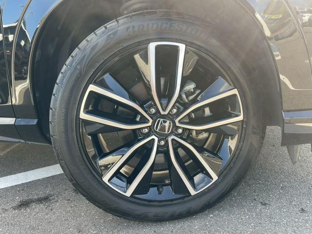 ヴェゼル ｅ：ＨＥＶ　Ｚ　禁煙車　ＢＳＭ　障害物センサー　全周囲カメラ　フルセグＴＶ　純正９インチナビ　シートヒーター　前後ドラレコ　ＥＴＣ　スマートキー　ハーフレザーシート　電動リアゲート　フロントフォグランプ　純正アルミ（22枚目）