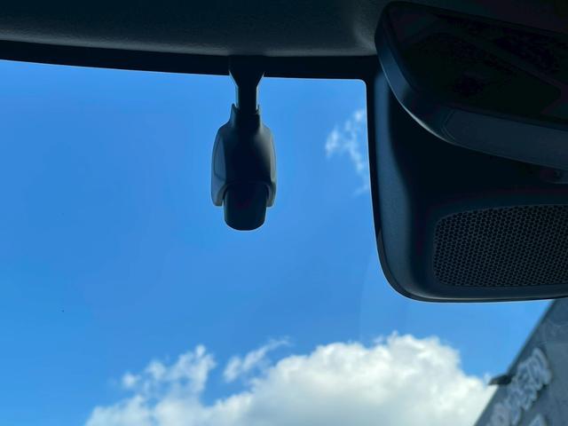 ヴェゼル ｅ：ＨＥＶ　Ｚ　禁煙車　ＢＳＭ　障害物センサー　全周囲カメラ　フルセグＴＶ　純正９インチナビ　シートヒーター　前後ドラレコ　ＥＴＣ　スマートキー　ハーフレザーシート　電動リアゲート　フロントフォグランプ　純正アルミ（29枚目）