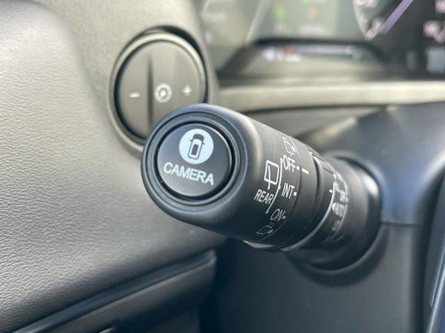 ヴェゼル ｅ：ＨＥＶ　Ｚ　禁煙車　ＢＳＭ　障害物センサー　全周囲カメラ　フルセグＴＶ　純正９インチナビ　シートヒーター　前後ドラレコ　ＥＴＣ　スマートキー　ハーフレザーシート　電動リアゲート　フロントフォグランプ　純正アルミ（30枚目）