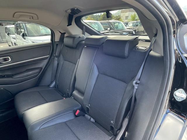 ヴェゼル ｅ：ＨＥＶ　Ｚ　禁煙車　ＢＳＭ　障害物センサー　全周囲カメラ　フルセグＴＶ　純正９インチナビ　シートヒーター　前後ドラレコ　ＥＴＣ　スマートキー　ハーフレザーシート　電動リアゲート　フロントフォグランプ　純正アルミ（32枚目）