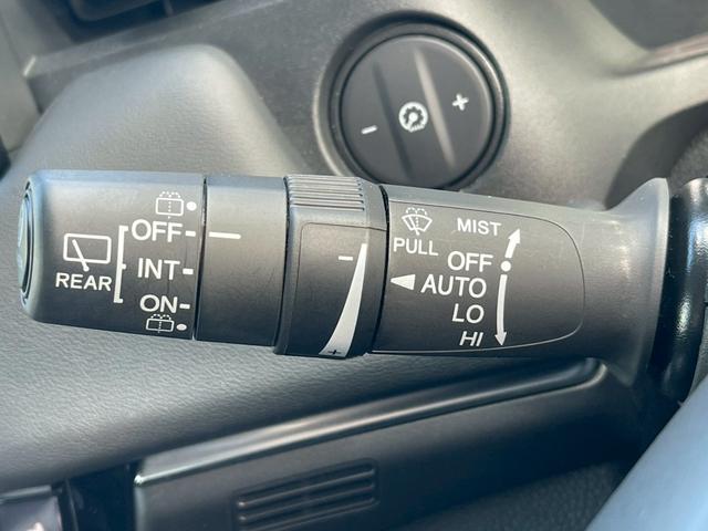 ヴェゼル ｅ：ＨＥＶ　Ｚ　禁煙車　ＢＳＭ　障害物センサー　全周囲カメラ　フルセグＴＶ　純正９インチナビ　シートヒーター　前後ドラレコ　ＥＴＣ　スマートキー　ハーフレザーシート　電動リアゲート　フロントフォグランプ　純正アルミ（36枚目）