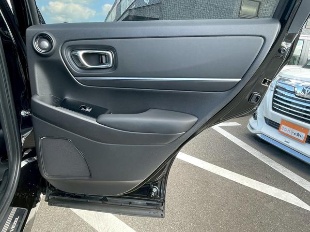 ヴェゼル ｅ：ＨＥＶ　Ｚ　禁煙車　ＢＳＭ　障害物センサー　全周囲カメラ　フルセグＴＶ　純正９インチナビ　シートヒーター　前後ドラレコ　ＥＴＣ　スマートキー　ハーフレザーシート　電動リアゲート　フロントフォグランプ　純正アルミ（38枚目）