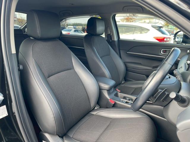 ヴェゼル ｅ：ＨＥＶ　Ｚ　禁煙車　ＢＳＭ　障害物センサー　全周囲カメラ　フルセグＴＶ　純正９インチナビ　シートヒーター　前後ドラレコ　ＥＴＣ　スマートキー　ハーフレザーシート　電動リアゲート　フロントフォグランプ　純正アルミ（41枚目）