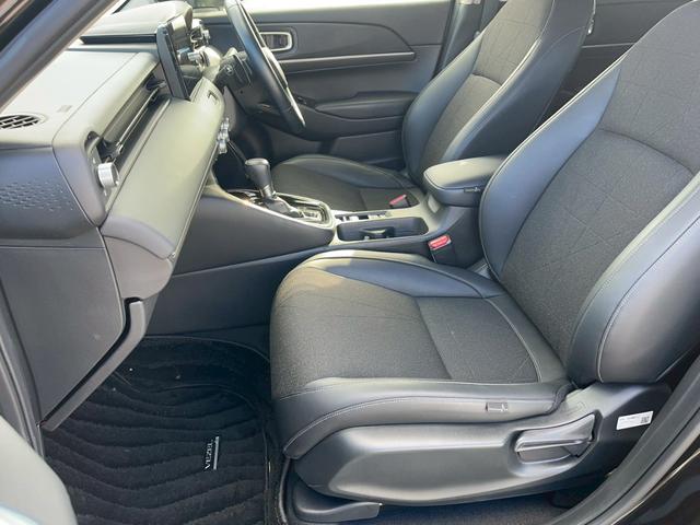 ヴェゼル ｅ：ＨＥＶ　Ｚ　禁煙車　ＢＳＭ　障害物センサー　全周囲カメラ　フルセグＴＶ　純正９インチナビ　シートヒーター　前後ドラレコ　ＥＴＣ　スマートキー　ハーフレザーシート　電動リアゲート　フロントフォグランプ　純正アルミ（43枚目）