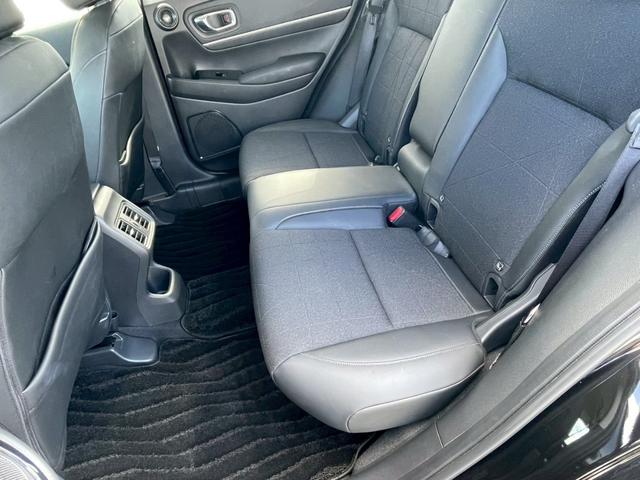 ヴェゼル ｅ：ＨＥＶ　Ｚ　禁煙車　ＢＳＭ　障害物センサー　全周囲カメラ　フルセグＴＶ　純正９インチナビ　シートヒーター　前後ドラレコ　ＥＴＣ　スマートキー　ハーフレザーシート　電動リアゲート　フロントフォグランプ　純正アルミ（47枚目）