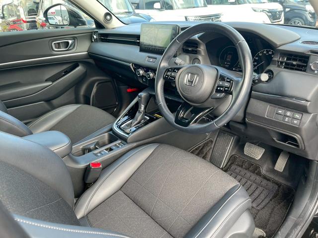 ヴェゼル ｅ：ＨＥＶ　Ｚ　禁煙車　ＢＳＭ　障害物センサー　全周囲カメラ　フルセグＴＶ　純正９インチナビ　シートヒーター　前後ドラレコ　ＥＴＣ　スマートキー　ハーフレザーシート　電動リアゲート　フロントフォグランプ　純正アルミ（60枚目）