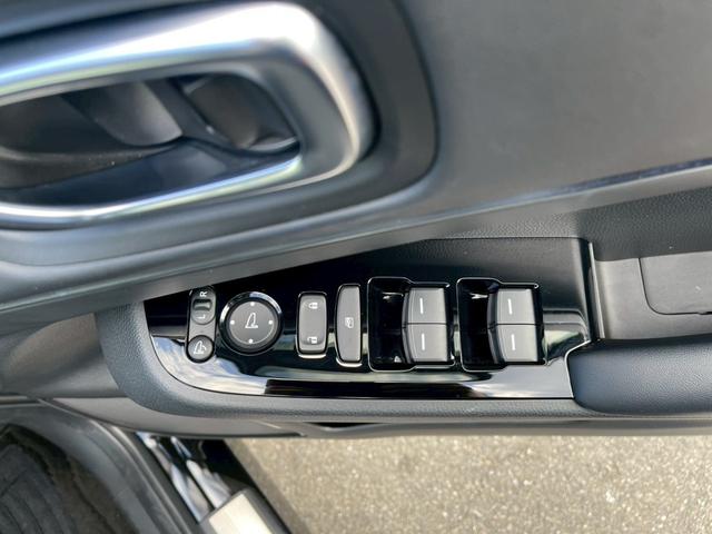ヴェゼル ｅ：ＨＥＶ　Ｚ　禁煙車　ＢＳＭ　障害物センサー　全周囲カメラ　フルセグＴＶ　純正９インチナビ　シートヒーター　前後ドラレコ　ＥＴＣ　スマートキー　ハーフレザーシート　電動リアゲート　フロントフォグランプ　純正アルミ（61枚目）