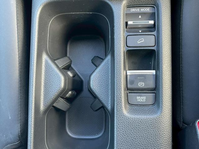 ヴェゼル ｅ：ＨＥＶ　Ｚ　禁煙車　ＢＳＭ　障害物センサー　全周囲カメラ　フルセグＴＶ　純正９インチナビ　シートヒーター　前後ドラレコ　ＥＴＣ　スマートキー　ハーフレザーシート　電動リアゲート　フロントフォグランプ　純正アルミ（67枚目）