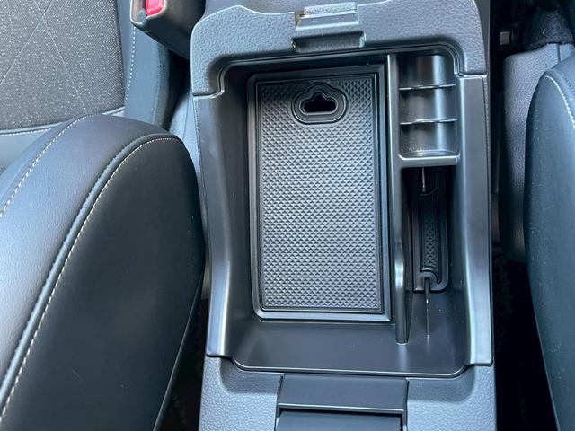 ヴェゼル ｅ：ＨＥＶ　Ｚ　禁煙車　ＢＳＭ　障害物センサー　全周囲カメラ　フルセグＴＶ　純正９インチナビ　シートヒーター　前後ドラレコ　ＥＴＣ　スマートキー　ハーフレザーシート　電動リアゲート　フロントフォグランプ　純正アルミ（70枚目）