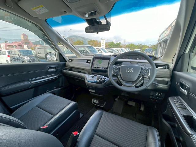 フリードハイブリッド ハイブリッド・Ｇホンダセンシング　禁煙　純正９インチナビ　　前後ドラレコ　フルセグＴＶ　レーダークルーズコントロール　　バックカメラ　ＥＴＣクリアランスソナー　　スマートキー　３列シート　両側電動スライドドア　ワンオーナ－（2枚目）