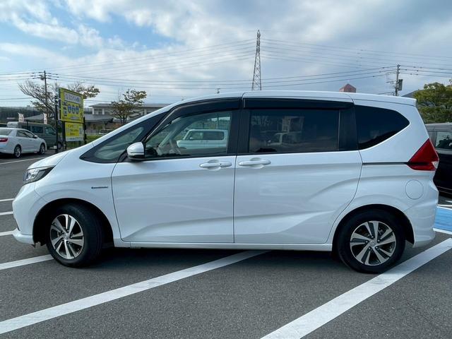 フリードハイブリッド ハイブリッド・Ｇホンダセンシング　禁煙　純正９インチナビ　　前後ドラレコ　フルセグＴＶ　レーダークルーズコントロール　　バックカメラ　ＥＴＣクリアランスソナー　　スマートキー　３列シート　両側電動スライドドア　ワンオーナ－（5枚目）
