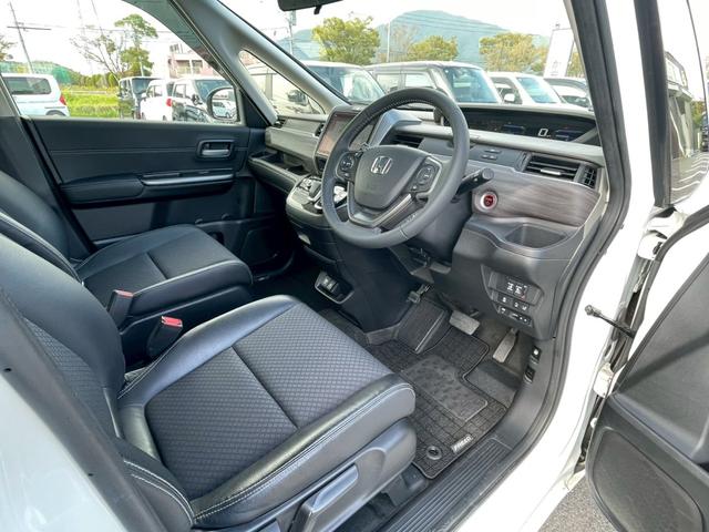 フリードハイブリッド ハイブリッド・Ｇホンダセンシング　禁煙　純正９インチナビ　　前後ドラレコ　フルセグＴＶ　レーダークルーズコントロール　　バックカメラ　ＥＴＣクリアランスソナー　　スマートキー　３列シート　両側電動スライドドア　ワンオーナ－（43枚目）