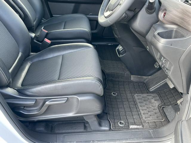 フリードハイブリッド ハイブリッド・Ｇホンダセンシング　禁煙　純正９インチナビ　　前後ドラレコ　フルセグＴＶ　レーダークルーズコントロール　　バックカメラ　ＥＴＣクリアランスソナー　　スマートキー　３列シート　両側電動スライドドア　ワンオーナ－（44枚目）