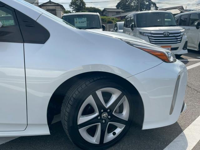 プリウス 　全周囲カメラ　ＥＴＣ　スマートキー　レーダークルーズコントロール　ワンセグＴＶ　Ｂｌｕｅｔｏｏｔｈ　パワステ　フラットシート　ＬＥＤヘッドランプ　フロントフォグランプ　純正１７インチアルミホイール（13枚目）