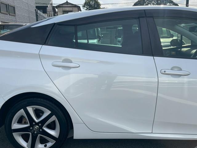 プリウス 　全周囲カメラ　ＥＴＣ　スマートキー　レーダークルーズコントロール　ワンセグＴＶ　Ｂｌｕｅｔｏｏｔｈ　パワステ　フラットシート　ＬＥＤヘッドランプ　フロントフォグランプ　純正１７インチアルミホイール（18枚目）