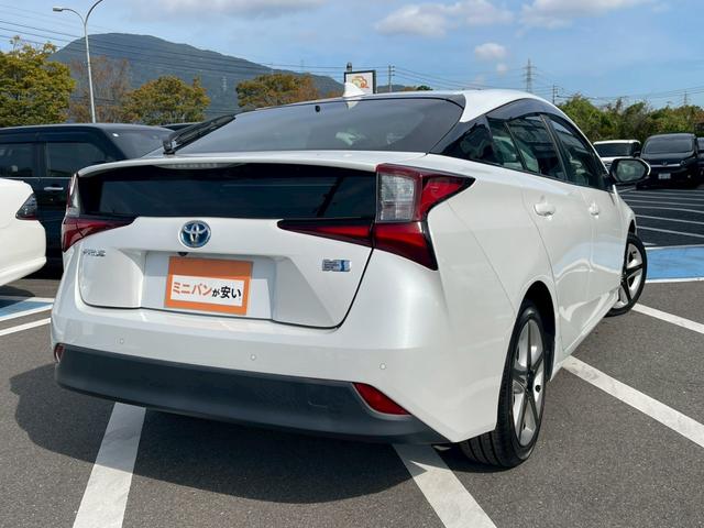 プリウス 　全周囲カメラ　ＥＴＣ　スマートキー　レーダークルーズコントロール　ワンセグＴＶ　Ｂｌｕｅｔｏｏｔｈ　パワステ　フラットシート　ＬＥＤヘッドランプ　フロントフォグランプ　純正１７インチアルミホイール（19枚目）