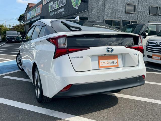 プリウス 　全周囲カメラ　ＥＴＣ　スマートキー　レーダークルーズコントロール　ワンセグＴＶ　Ｂｌｕｅｔｏｏｔｈ　パワステ　フラットシート　ＬＥＤヘッドランプ　フロントフォグランプ　純正１７インチアルミホイール（20枚目）