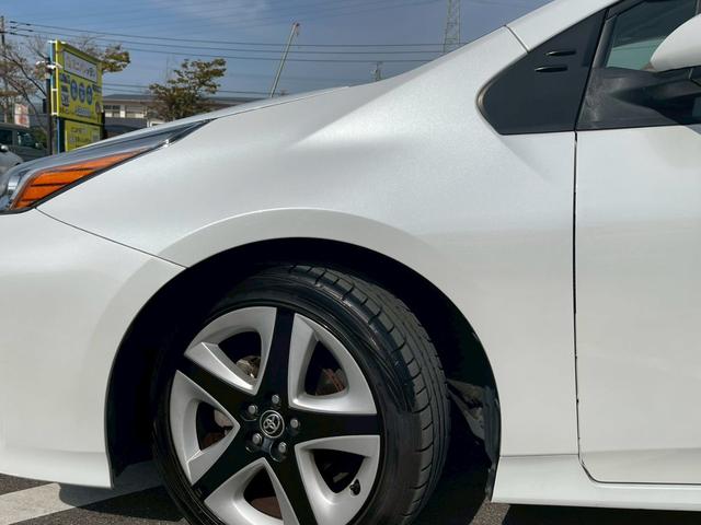 プリウス 　全周囲カメラ　ＥＴＣ　スマートキー　レーダークルーズコントロール　ワンセグＴＶ　Ｂｌｕｅｔｏｏｔｈ　パワステ　フラットシート　ＬＥＤヘッドランプ　フロントフォグランプ　純正１７インチアルミホイール（27枚目）