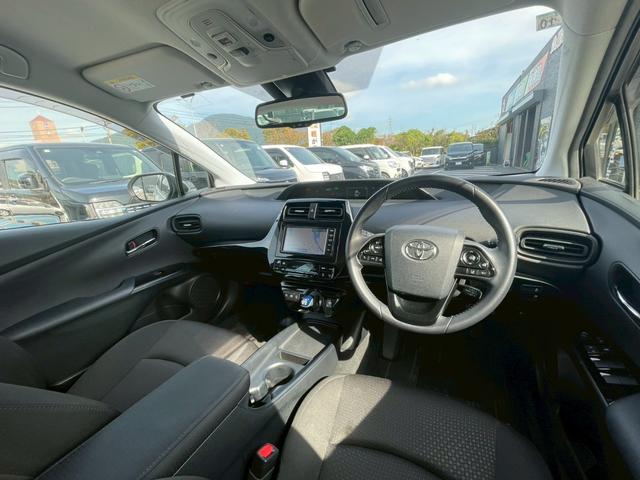 プリウス 　全周囲カメラ　ＥＴＣ　スマートキー　レーダークルーズコントロール　ワンセグＴＶ　Ｂｌｕｅｔｏｏｔｈ　パワステ　フラットシート　ＬＥＤヘッドランプ　フロントフォグランプ　純正１７インチアルミホイール（31枚目）