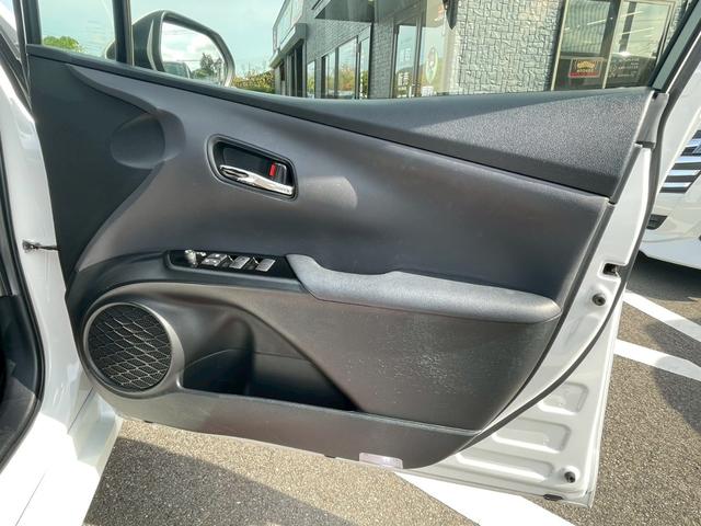 プリウス 　全周囲カメラ　ＥＴＣ　スマートキー　レーダークルーズコントロール　ワンセグＴＶ　Ｂｌｕｅｔｏｏｔｈ　パワステ　フラットシート　ＬＥＤヘッドランプ　フロントフォグランプ　純正１７インチアルミホイール（33枚目）