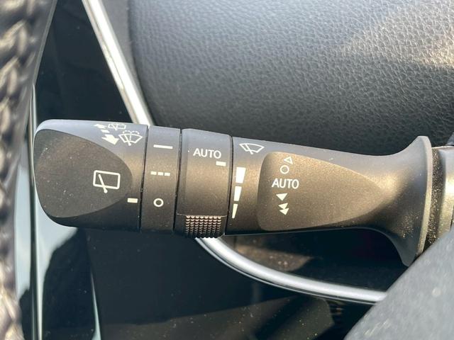 プリウス 　全周囲カメラ　ＥＴＣ　スマートキー　レーダークルーズコントロール　ワンセグＴＶ　Ｂｌｕｅｔｏｏｔｈ　パワステ　フラットシート　ＬＥＤヘッドランプ　フロントフォグランプ　純正１７インチアルミホイール（36枚目）