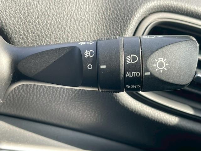 プリウス 　全周囲カメラ　ＥＴＣ　スマートキー　レーダークルーズコントロール　ワンセグＴＶ　Ｂｌｕｅｔｏｏｔｈ　パワステ　フラットシート　ＬＥＤヘッドランプ　フロントフォグランプ　純正１７インチアルミホイール（37枚目）